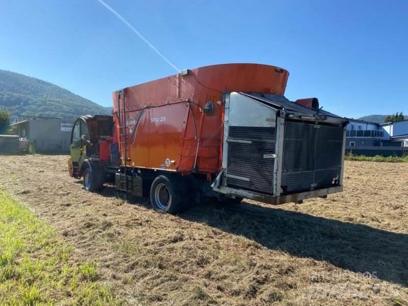 Kuhn SPW 25 Mixer feeders