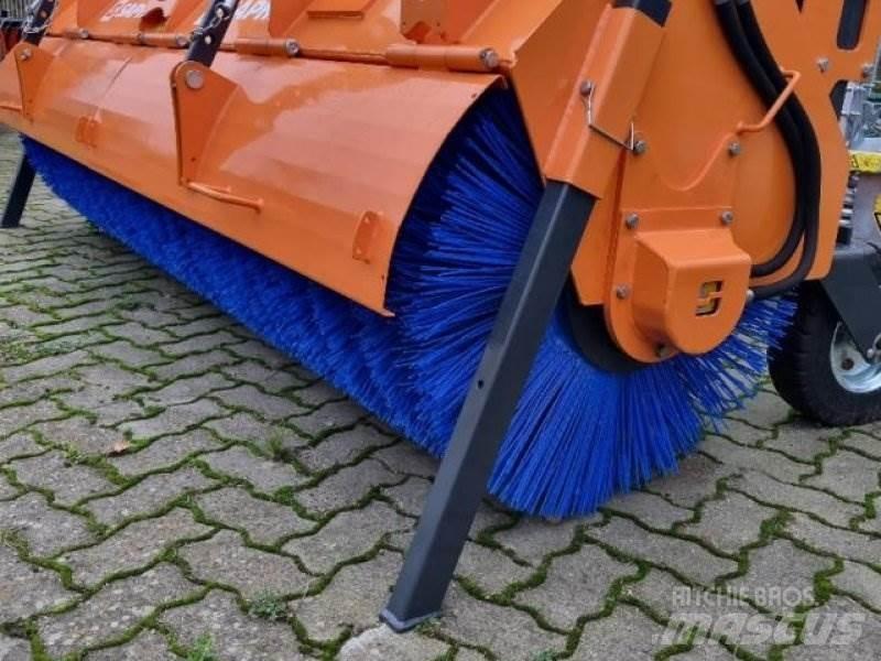 Saphir SKM 28 Sweepers