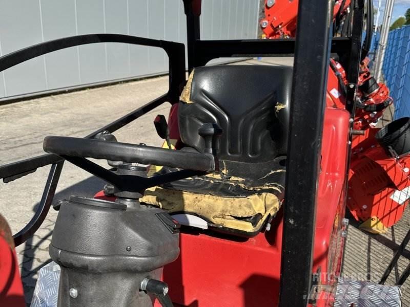 Schäffer 2028 Front Loaders
