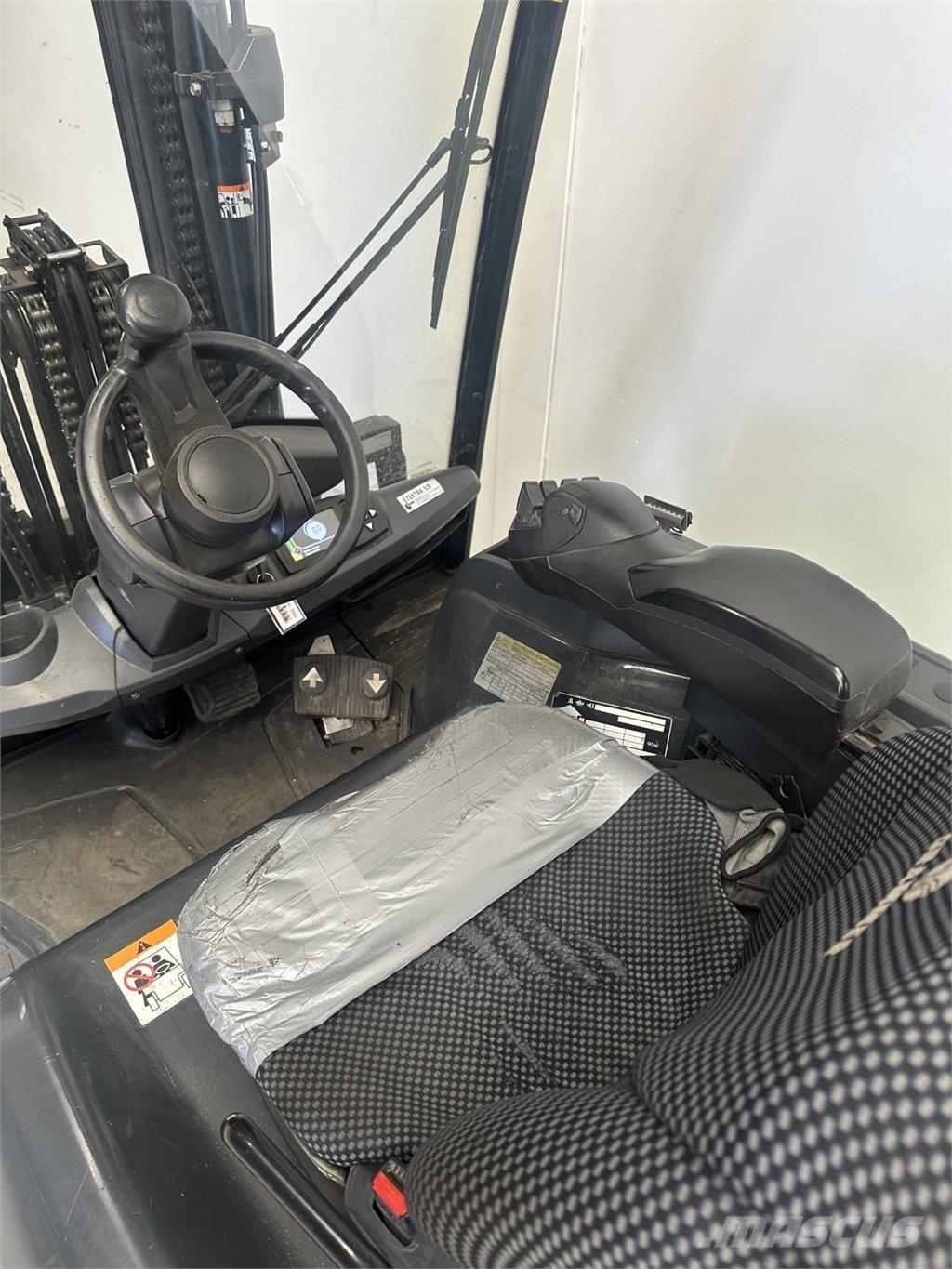 Mitsubishi FB35N Electric Forklifts