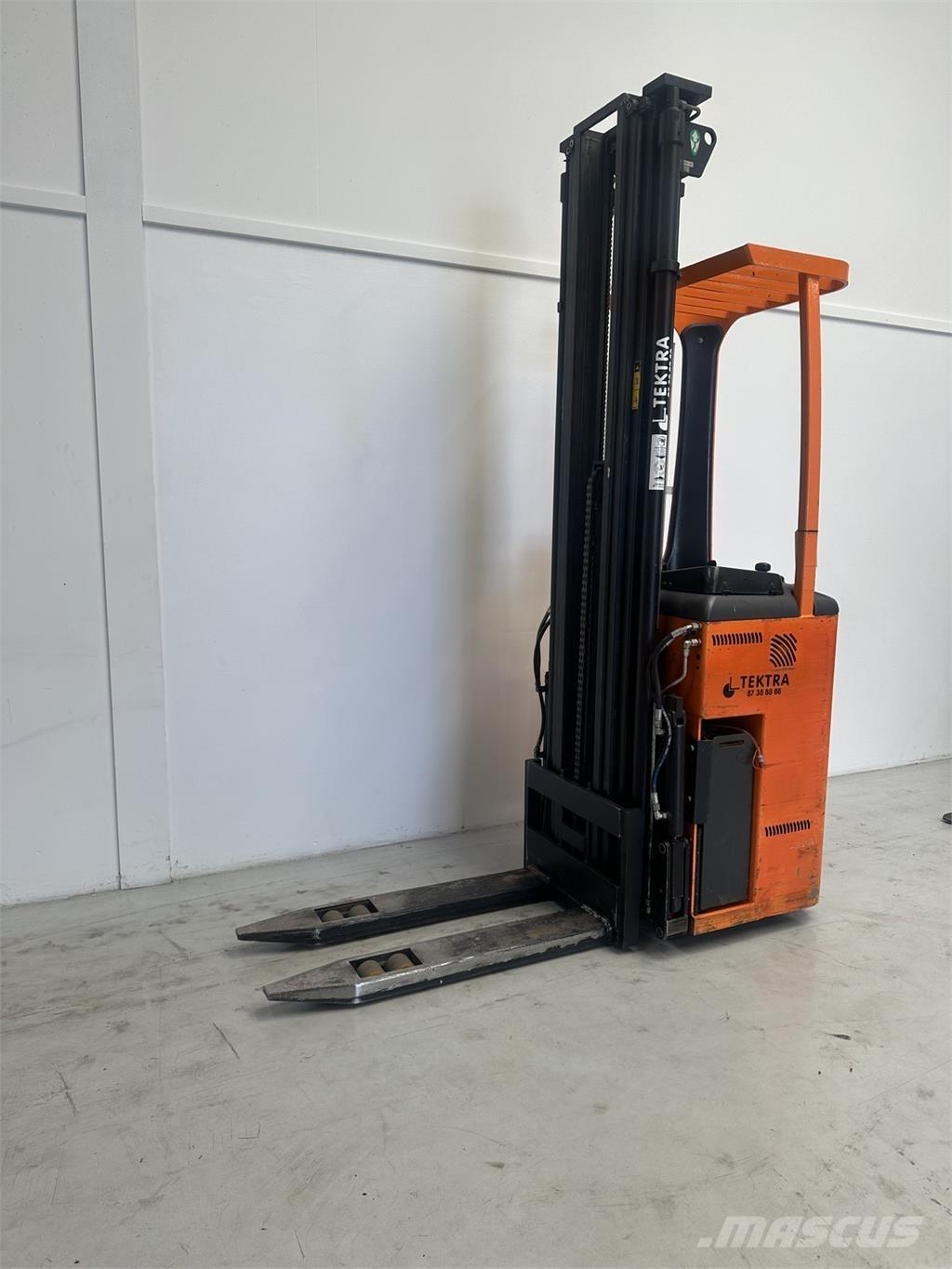 Rocla SST 12 TREV Self Propelled Stackers