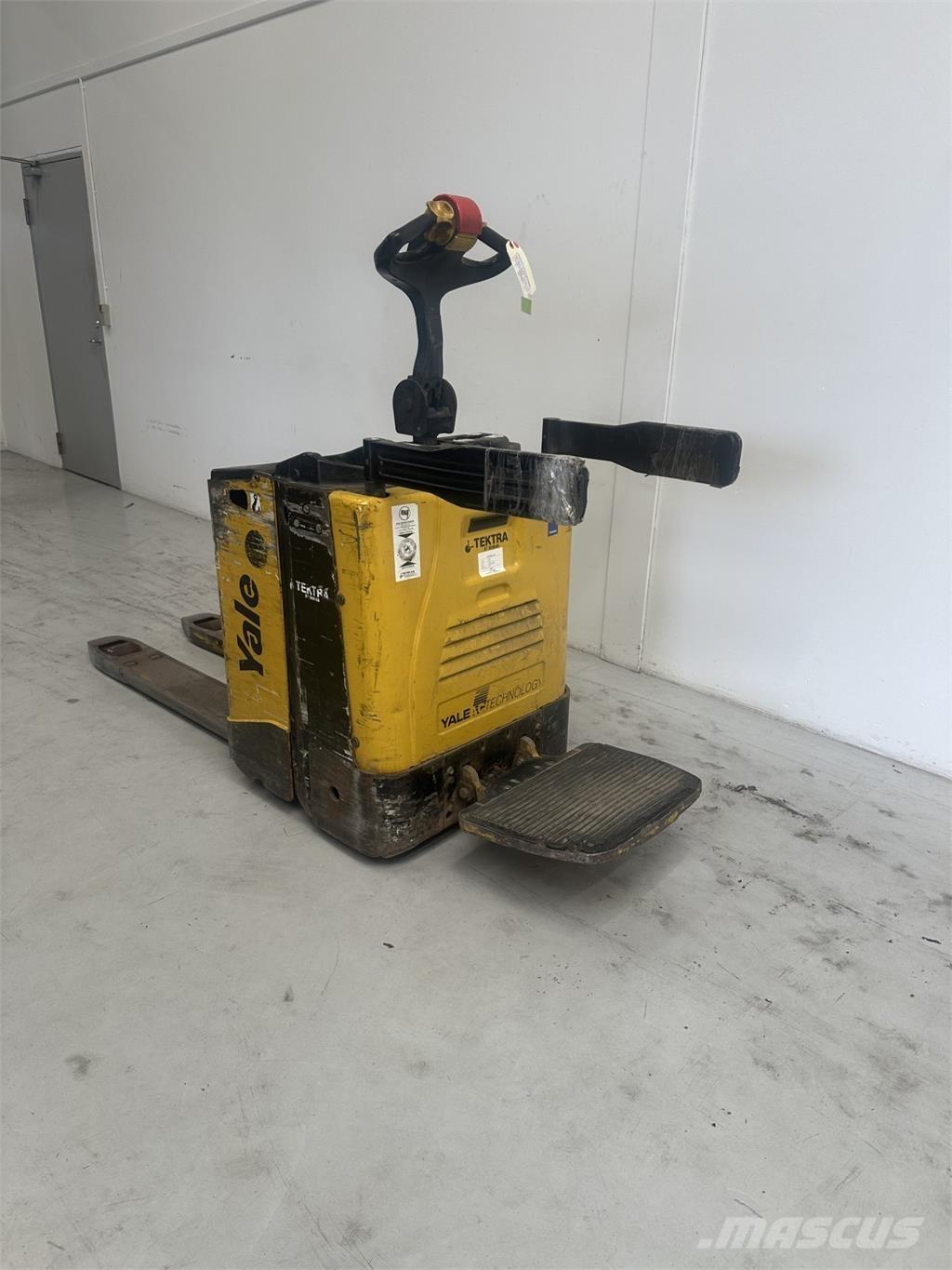 Yale MP20X - 300 AH Low lifter with platform