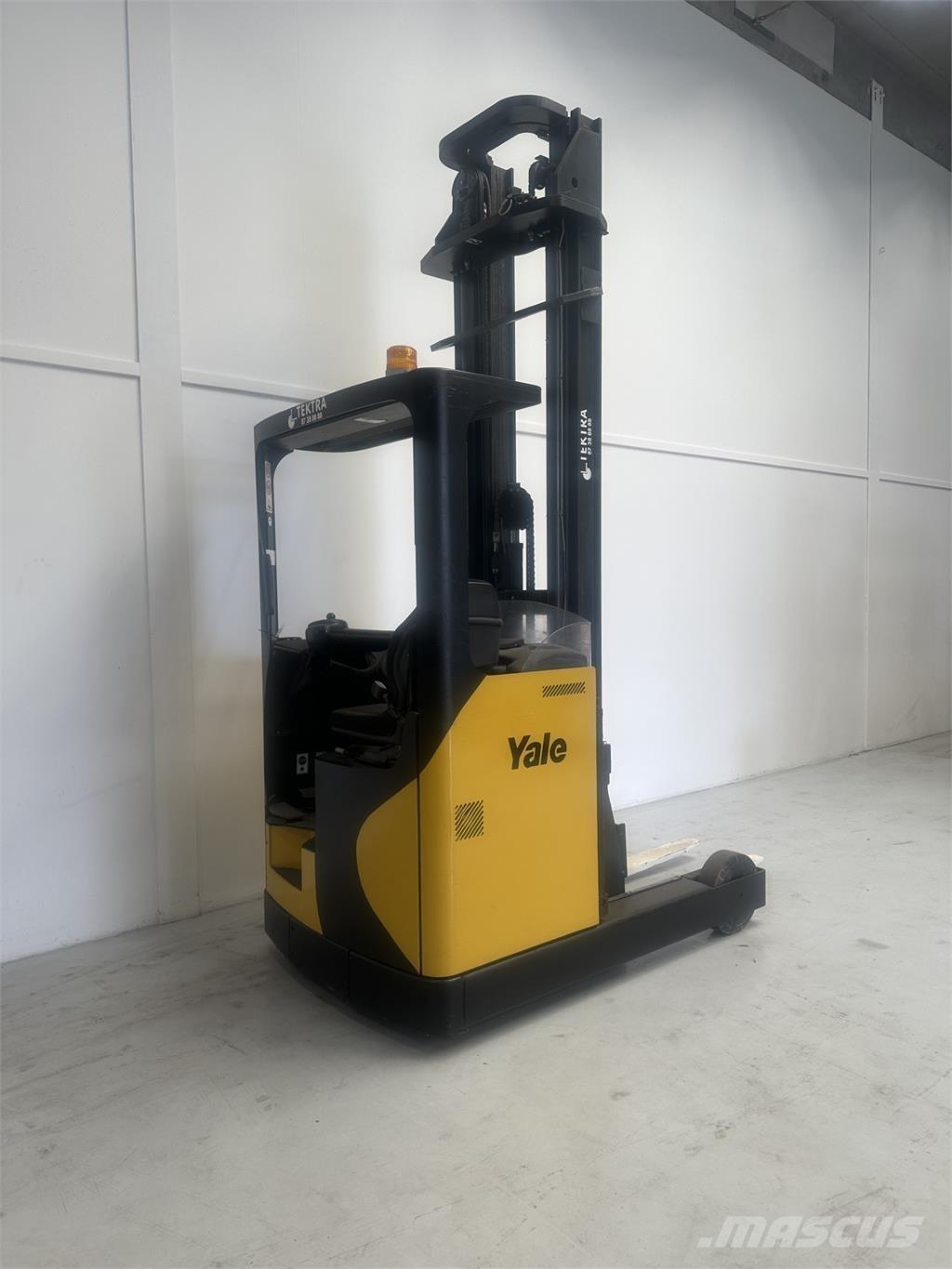 Yale MR16H Reach trucks