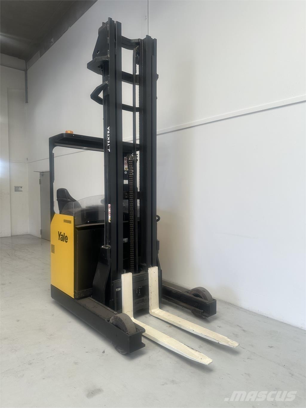 Yale MR16H Reach trucks