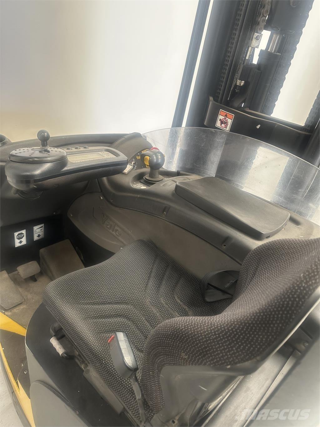 Yale MR16H Reach trucks