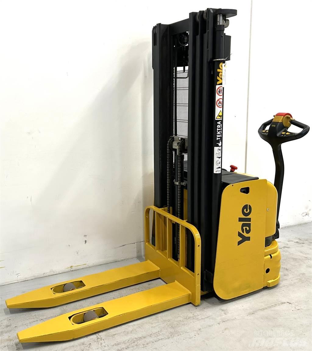 Yale MS12 Pedestrian stacker