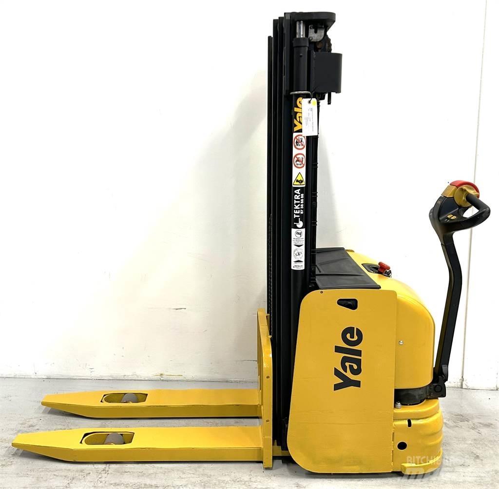 Yale MS12 Pedestrian stacker