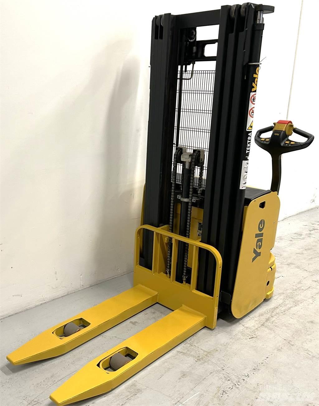 Yale MS12 Pedestrian stacker