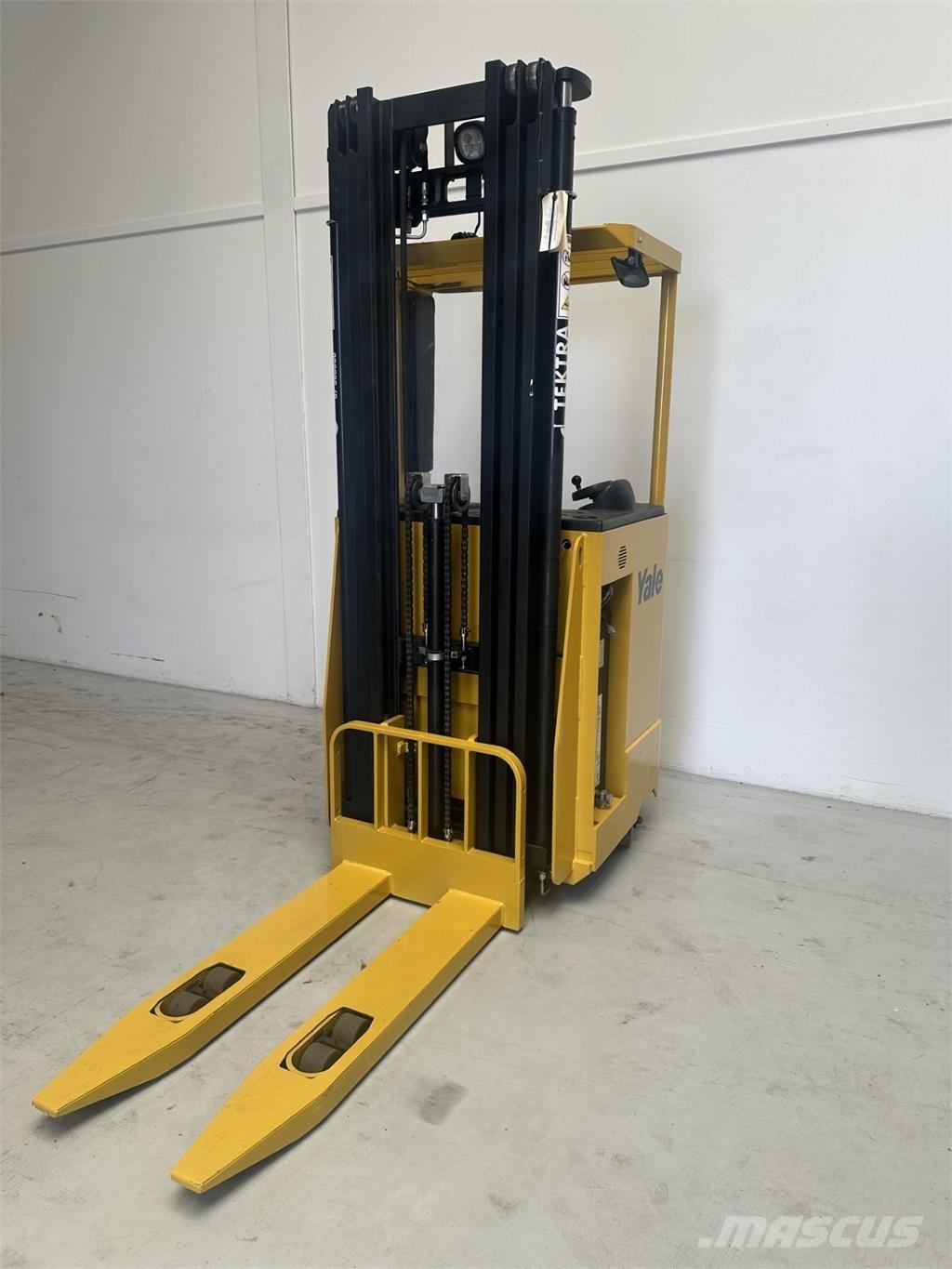 Yale MS15S Self Propelled Stackers