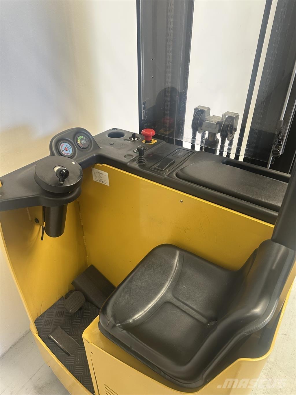 Yale MS15S Self Propelled Stackers