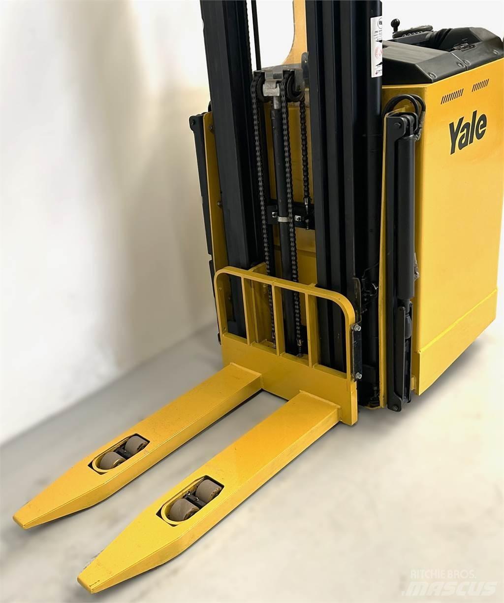 Yale SMS12S Self Propelled Stackers