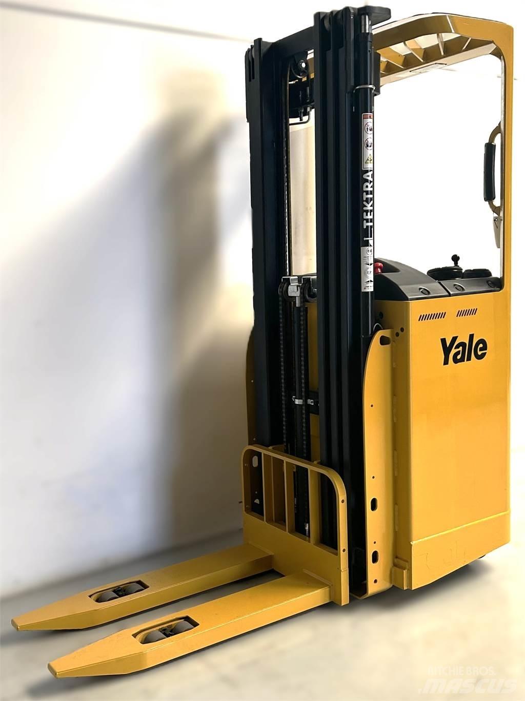 Yale SMS15S Self Propelled Stackers