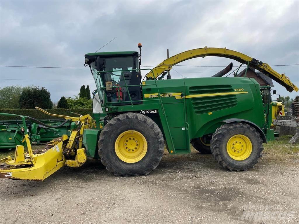John Deere 7450 Forage Harvester