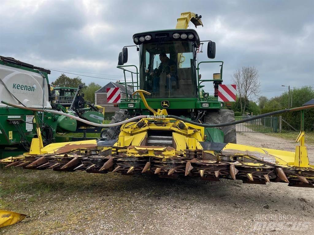 John Deere 7450 Forage Harvester