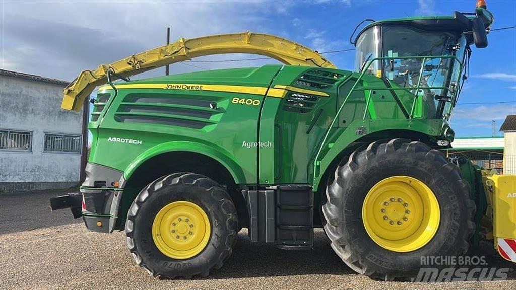 John Deere 8400 Forage Harvester