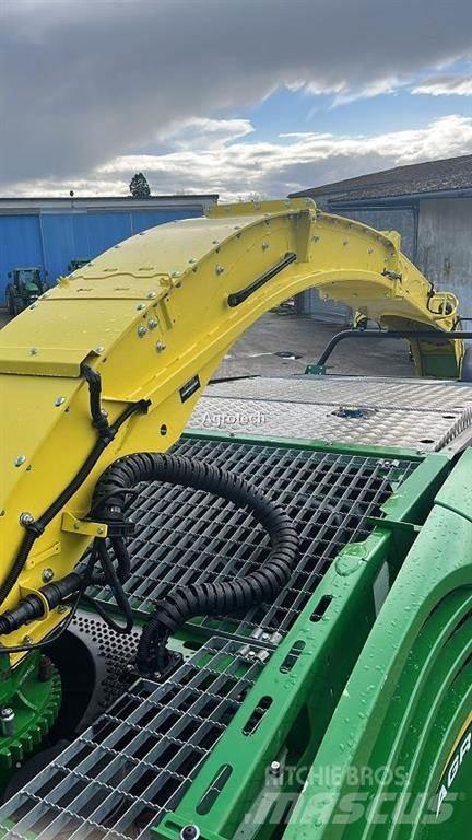 John Deere 8400 Forage Harvester