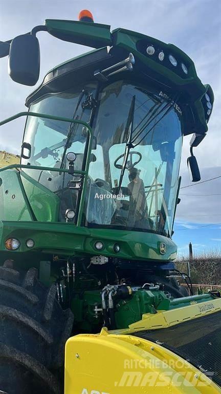 John Deere 8400 Forage Harvester