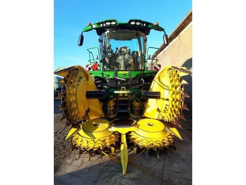 John Deere 8400 Forage Harvester