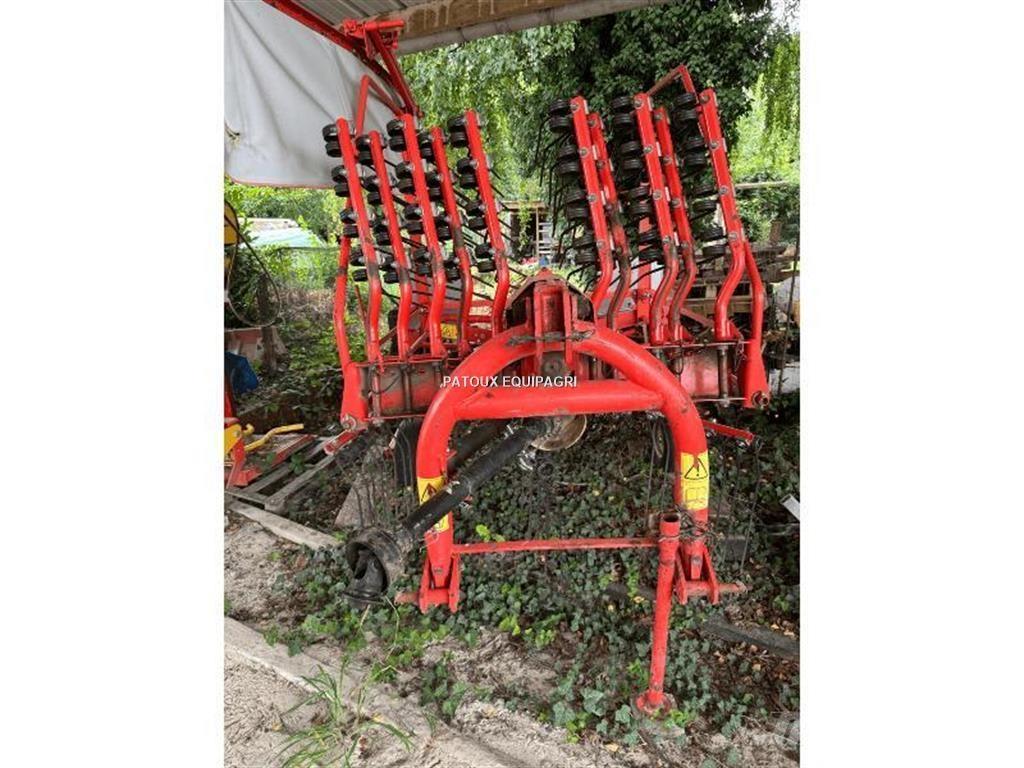 Kuhn GA4521GM Rakes and tedders