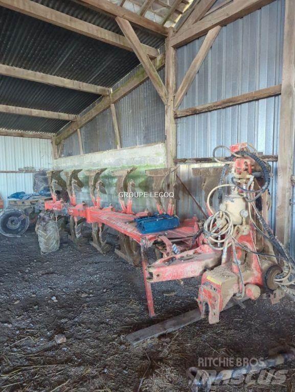 Kuhn VM 180 Plows