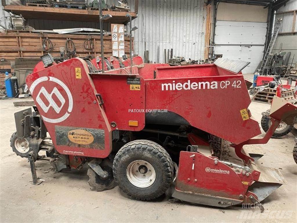 Miedema CP42 Potato Planters