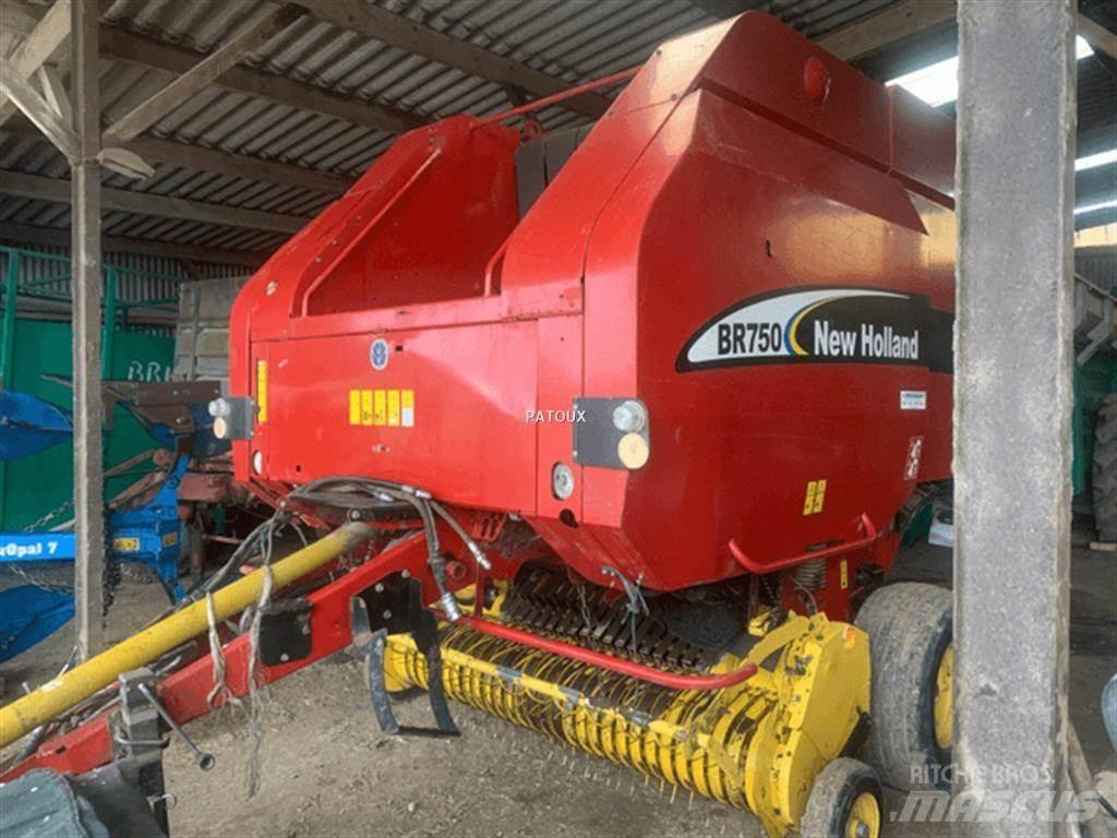 New Holland BR750 Round Balers