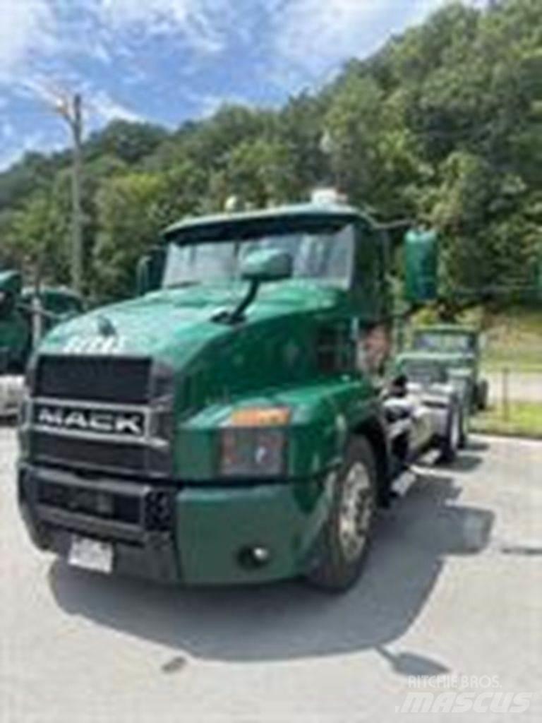 Mack AN64T Conventional Trucks / Tractor Trucks