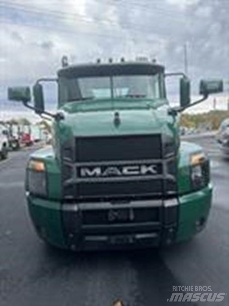 Mack AN64T Conventional Trucks / Tractor Trucks