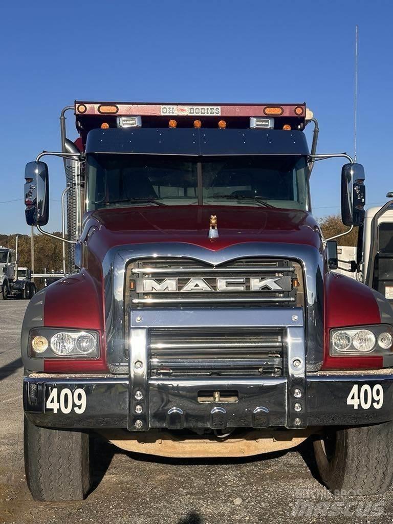 Mack GR104FR Dump Trucks