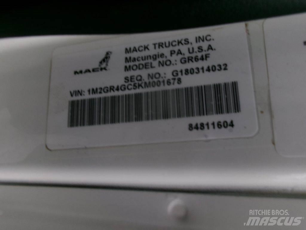 Mack GU713 Dump Trucks