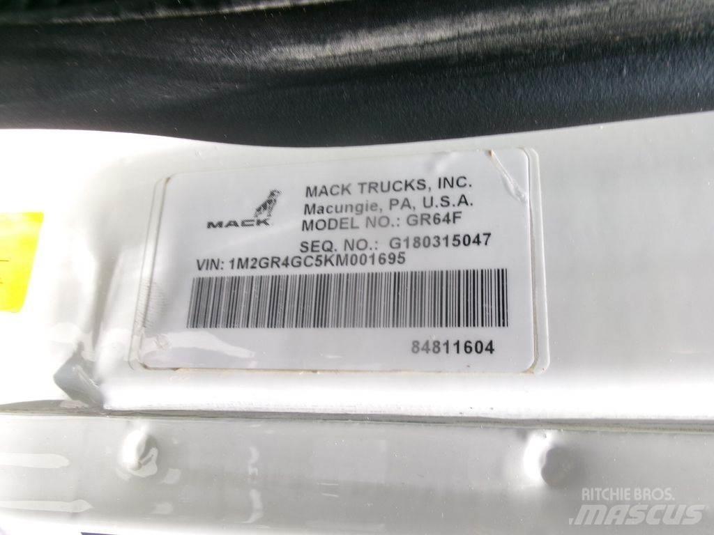 Mack GU713 Dump Trucks