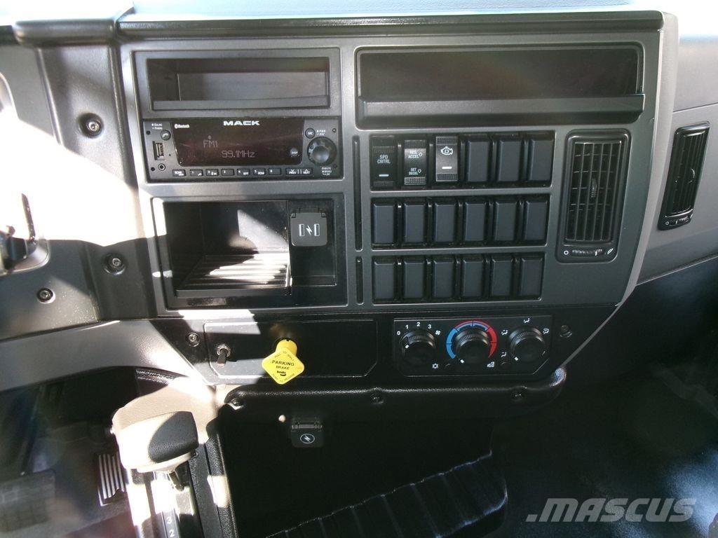 Mack MD6 Box trucks