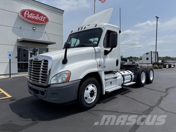 Freightliner CASCADIA 113 Conventional Trucks / Tractor Trucks