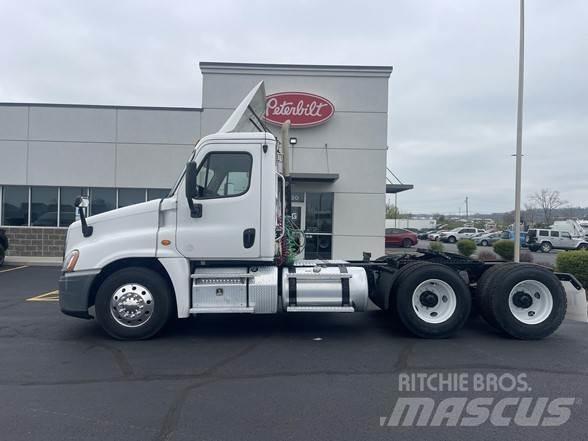 Freightliner CASCADIA 116 Conventional Trucks / Tractor Trucks