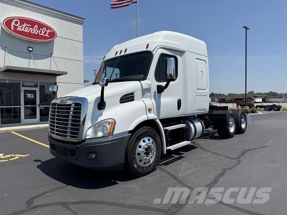 Freightliner CASCADIA 116 Conventional Trucks / Tractor Trucks
