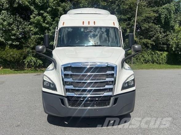 Freightliner CASCADIA 116 Conventional Trucks / Tractor Trucks