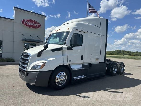 Freightliner CASCADIA 116 Conventional Trucks / Tractor Trucks