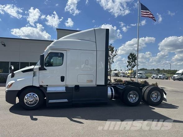 Freightliner CASCADIA 116 Conventional Trucks / Tractor Trucks