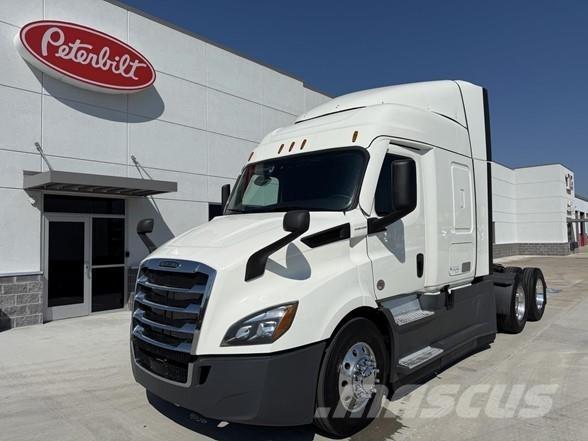Freightliner CASCADIA 116 Conventional Trucks / Tractor Trucks