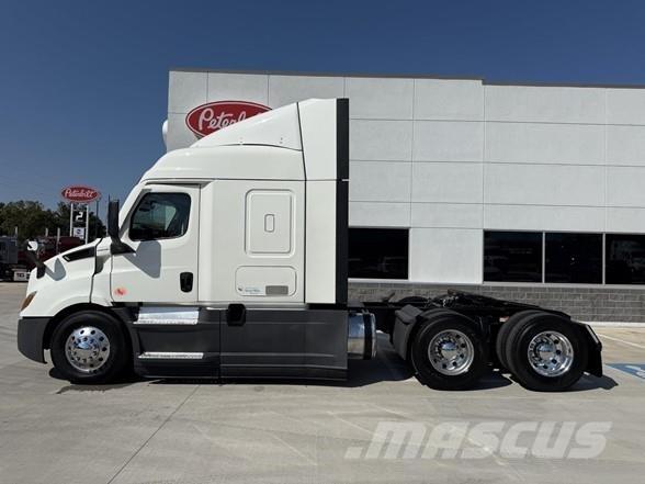 Freightliner CASCADIA 116 Conventional Trucks / Tractor Trucks