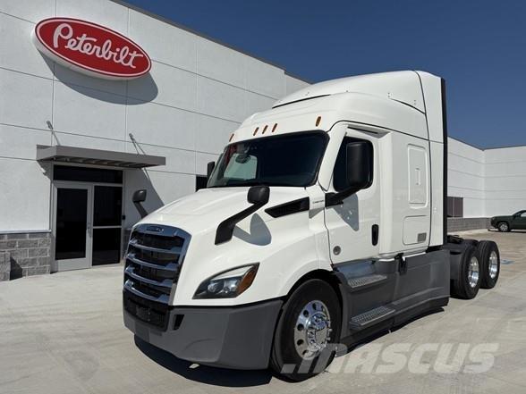 Freightliner CASCADIA 116 Conventional Trucks / Tractor Trucks