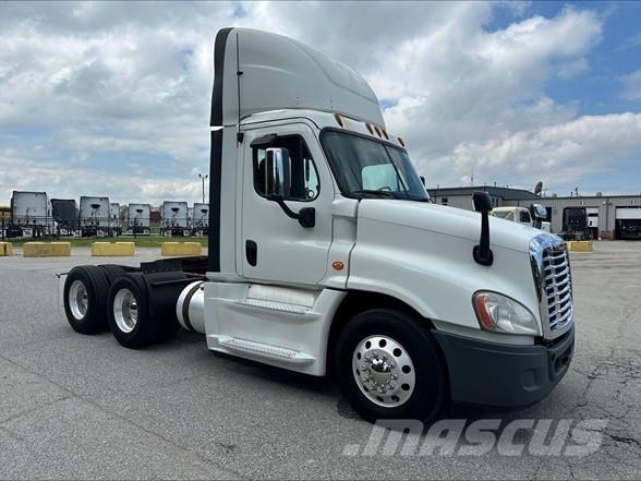 Freightliner CASCADIA 125 Conventional Trucks / Tractor Trucks