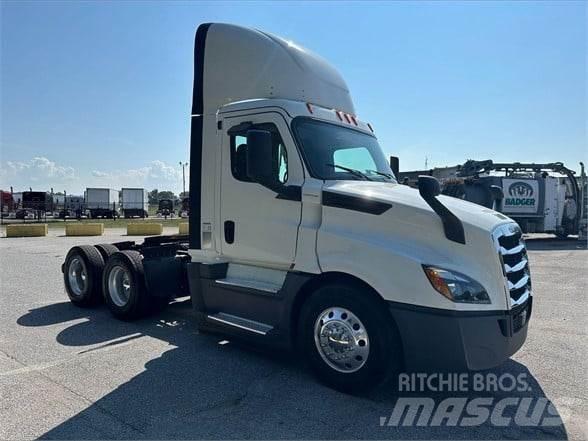 Freightliner CASCADIA 126 Conventional Trucks / Tractor Trucks
