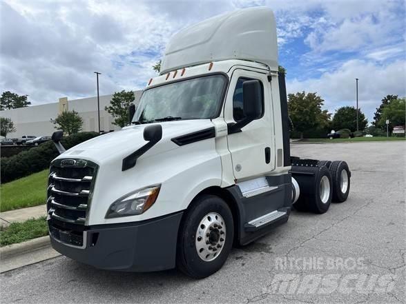 Freightliner CASCADIA 126 Conventional Trucks / Tractor Trucks