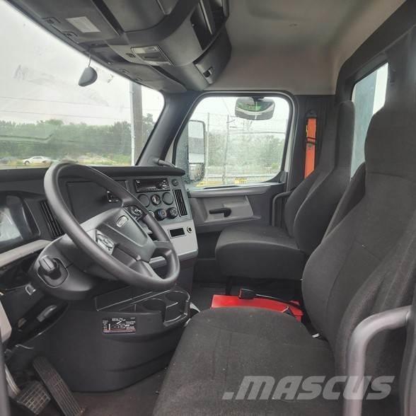 Freightliner CASCADIA 126 Conventional Trucks / Tractor Trucks