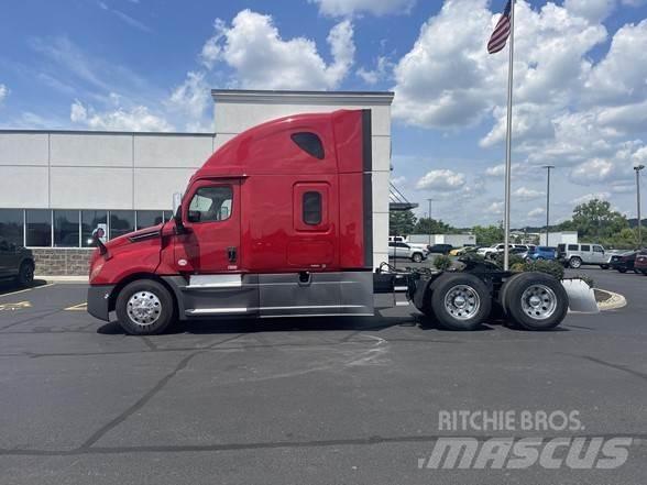 Freightliner CASCADIA 126 Conventional Trucks / Tractor Trucks