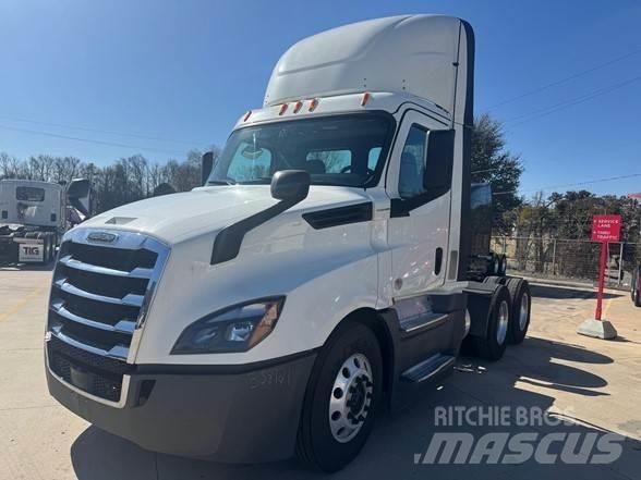 Freightliner CASCADIA 126 Conventional Trucks / Tractor Trucks
