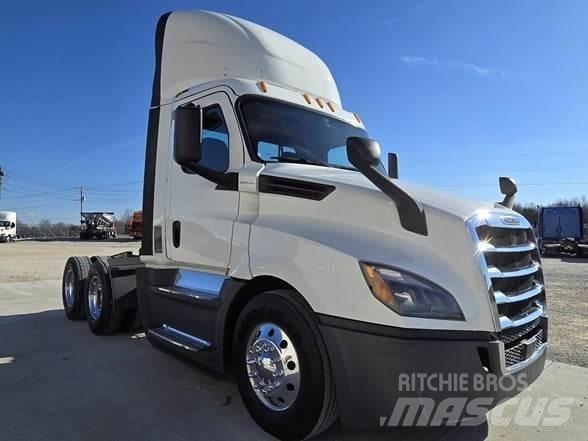 Freightliner CASCADIA 126 Conventional Trucks / Tractor Trucks