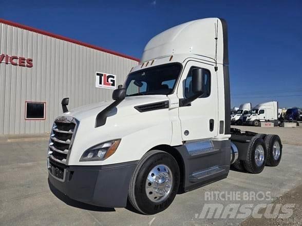 Freightliner CASCADIA 126 Conventional Trucks / Tractor Trucks