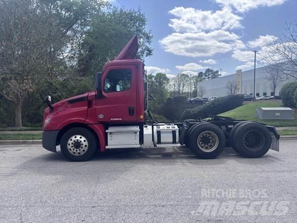 Freightliner CASCADIA 126 Conventional Trucks / Tractor Trucks
